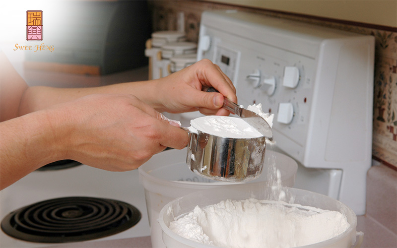 Measuring flour with a cup